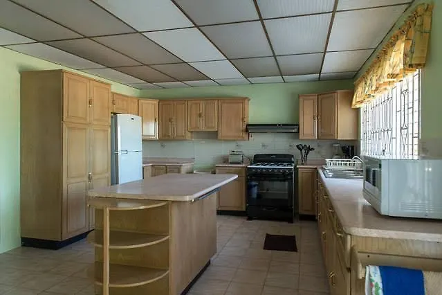 فيلا The Lawrence Pool House مونتيغو باي 0*,